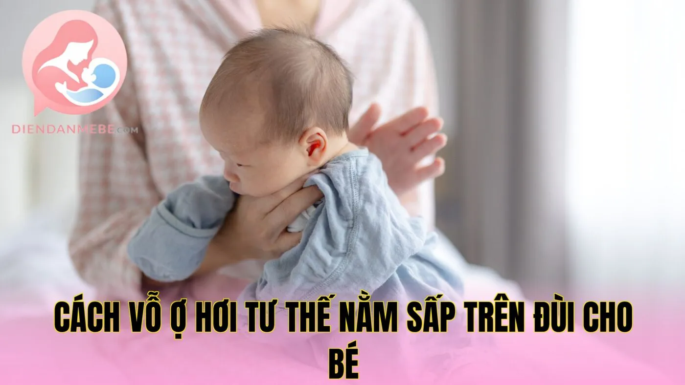 Cách vỗ ợ hơi tư thế nằm sấp trên đùi cho bé