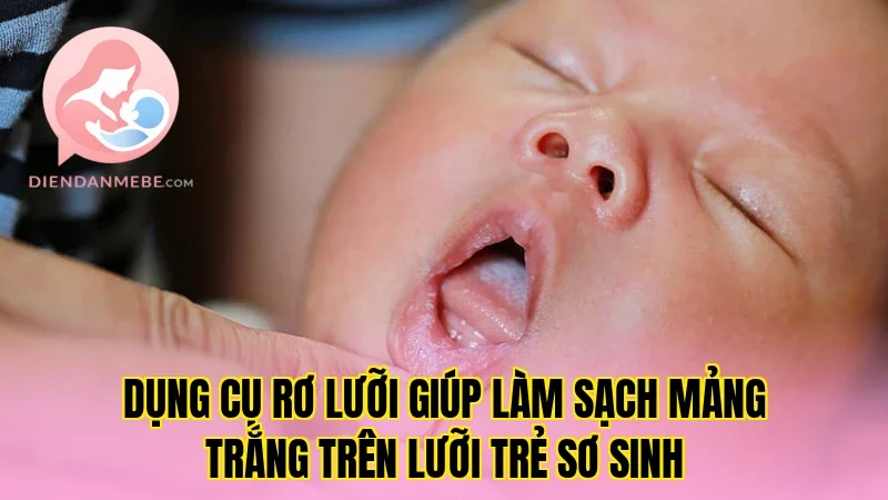 Dụng cụ rơ lưỡi giúp làm sạch mảng trắng trên lưỡi trẻ sơ sinh